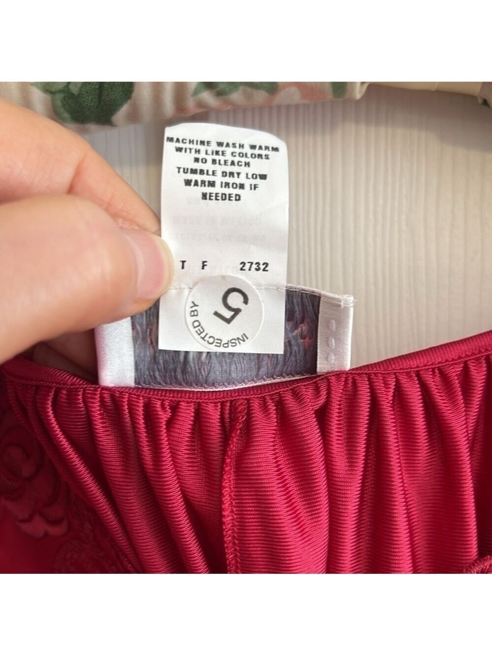 Shadowline nightgown. Cerise (reddish pink) embroidered neckline. Size 1 X - Picture 4 of 7